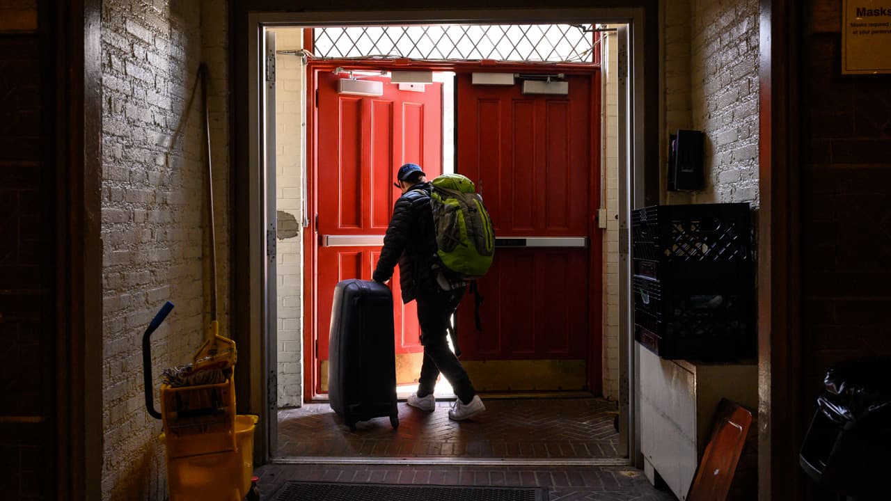 ¿Joven y sin hogar? En el DMV hay lugares que te ayudan para mejorar tu situación