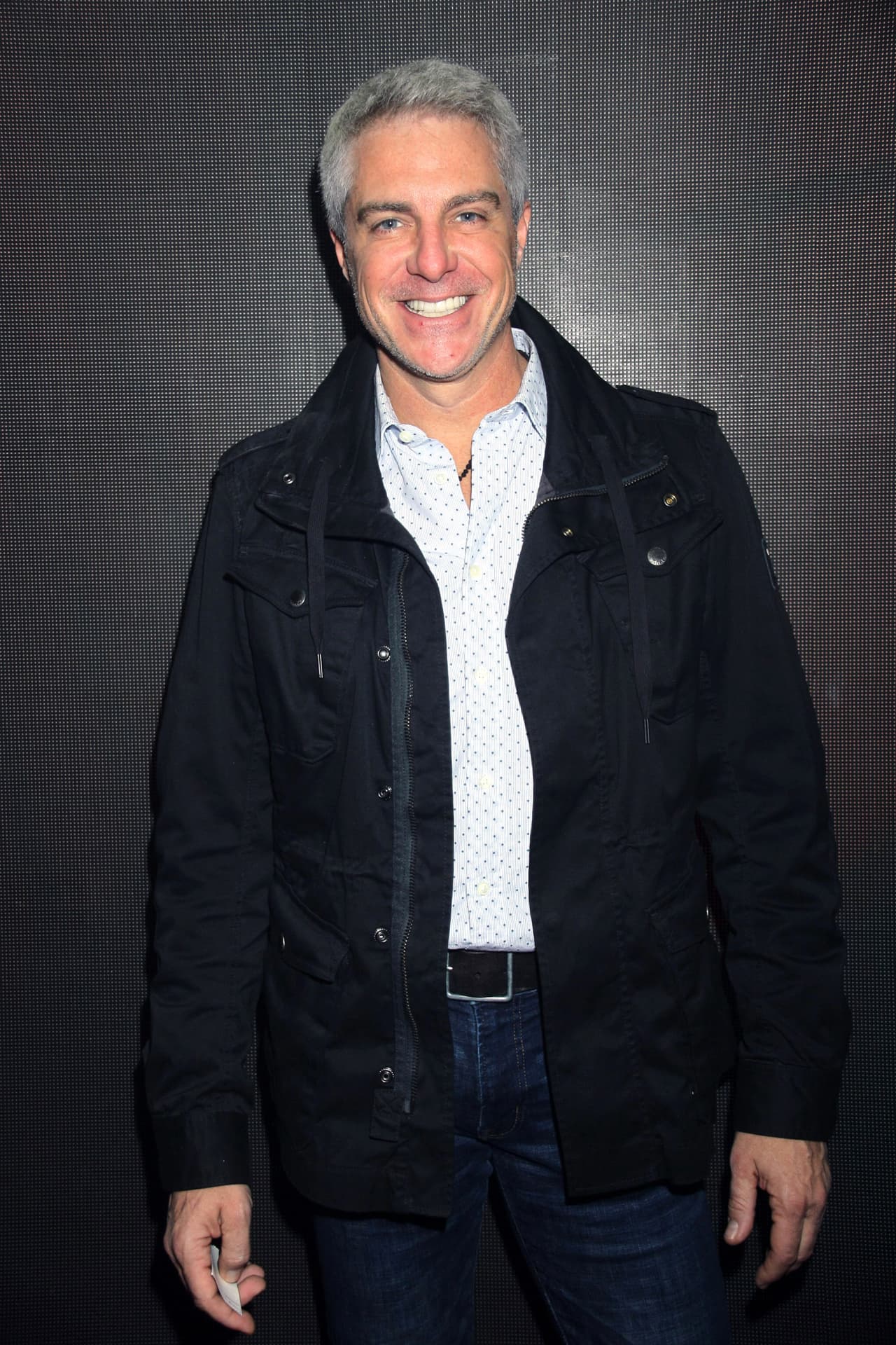 <b>Lisardo Guarinos </b>
<br>En 2004 
<a href="https://www.univision.com/famosos/lisardo-guarinos-se-defiende-acusaciones-ex-lisset-manutencion-hija">el actor</a> comenzó su carrera en la televisión, con el melodrama ‘Mujer de madera’. Desde entonces ha protagonizado diversas producciones como ‘Rebelde’, Amores Verdaderos y Contigo Sí.