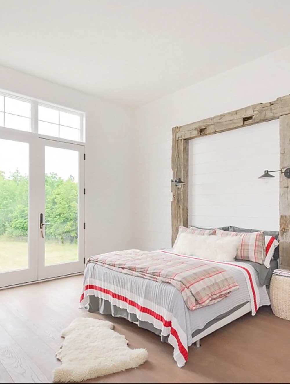 "No es como que necesiten apresurarse, ambos son tan jovencitos (ella tiene 21 y él 24). No están alentando las cosas porque no están seguros de que se quieren casar: ellos definitivamente quieren casarse", explicó a People una fuente allegada a la pareja.