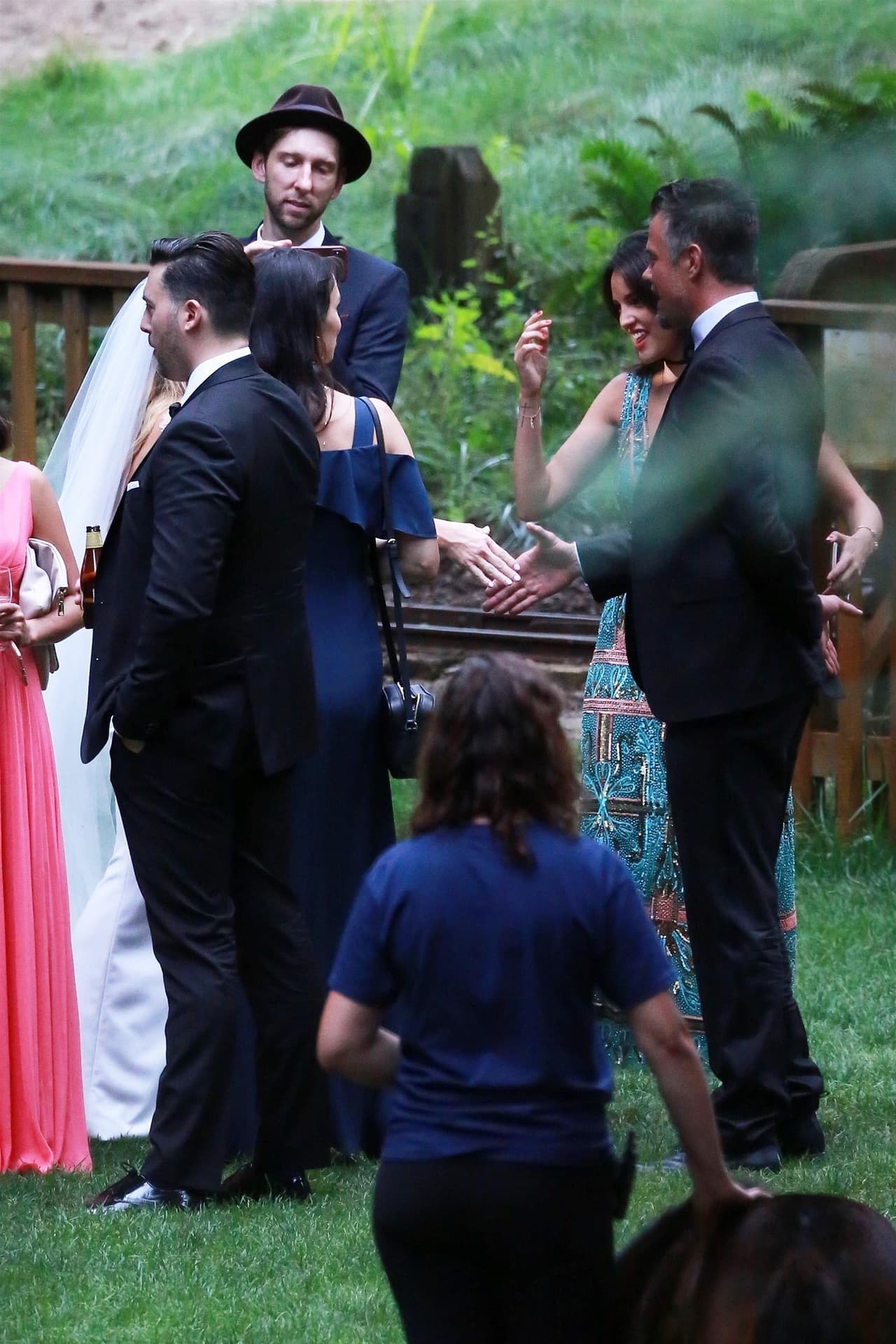 La
<b> <a href="https://www.univision.com/entretenimiento/celebridades/eiza-gonzalez-y-josh-duhamel-asistieron-a-su-primer-compromiso-social-como-pareja-fotos">presencia de la pareja en esta cita</a> </b>hizo pensar a sus fanáticos que el romance estaba por formalizarse, pues en sus anteriores encuentros los actores se habían mostrado más discretos.