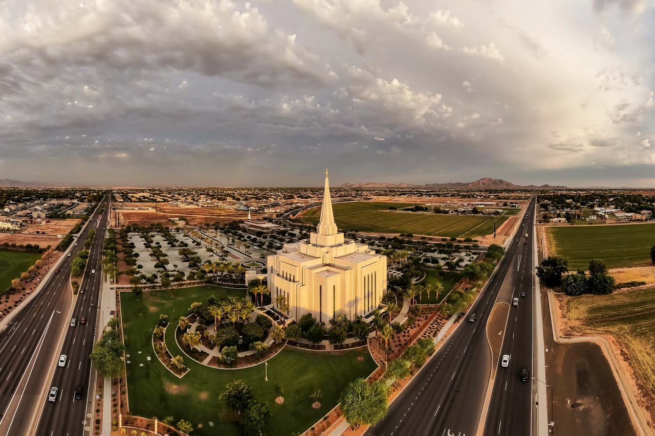 <b>Puesto 18. Gilbert, Arizona</b>.
<br>
<br>Valor promedio de la vivienda en febrero de 2020: 361,422 dólares.
<br>
<br>Valor promedio de la vivienda en enero de 2021: 416,641 dólares.
<br>
<br>Cambio bruto durante la pandemia: + 55,219 dólares.
<br>
<br>Porcentaje de cambio: 15.28%.
<br>