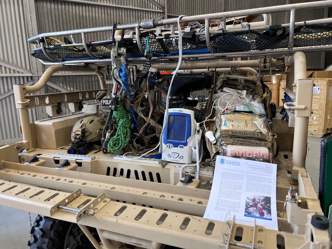 El miembro del equipo Borstar dijo que son 50 agentes con entrenamiento de Emergencia Médica y Paramédicos para salvar las vidas de los migrantes, también ejercen funciones de los agentes de la Patrulla cuando se trata de realizar arrestos.