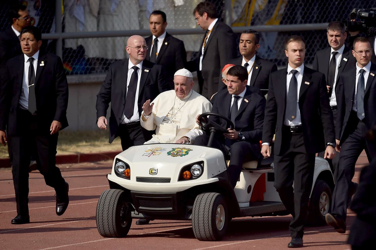 En el aeropuerto, el Pontífice abordó un helicóptero que lo llevó al estadio ‘Venustiano Carranza’ de Morelia.