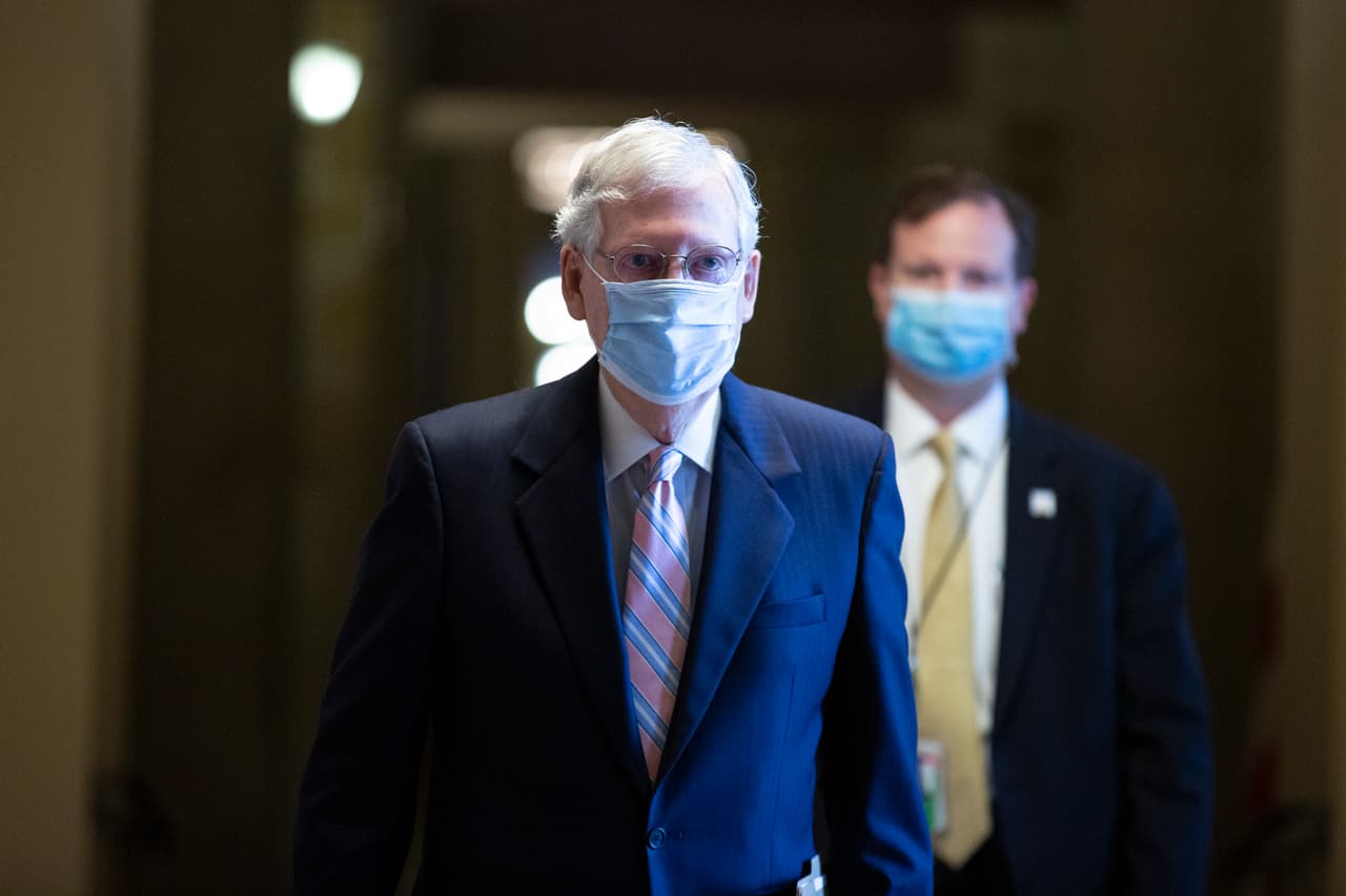 Mitch McConnell presenta en el Senado un nuevo plan de ayudas que es rechazado por los demócratas