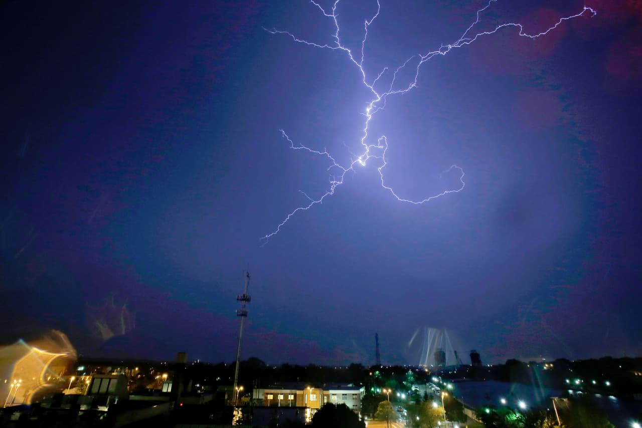 Se espera que las tormentas se debiliten al moverse por Nueva York y Filadelfia durante la tarde del miércoles. Para más detalles, visite la cuenta oficial del
<a href="https://twitter.com/NWSSPC/status/1285950715731546112/photo/1" target="_blank">Nwsspc.</a>