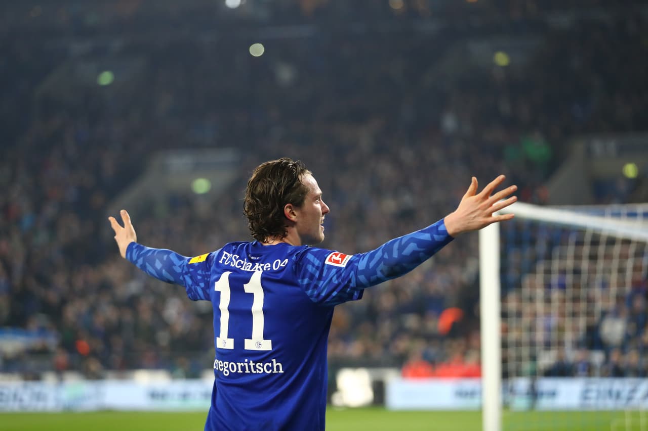 Suat Serdar (48’) y Michael Gregoritsch (58’) anotaron los goles para la victoria de los locales.