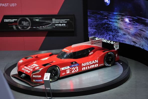 Nissan mostró su auto de carreras con el que planean ganar las 24 Horas de LeMans.