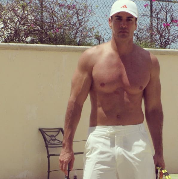 No es nuevo que 
<b><a href="http://www.univision.com/temas/david-zepeda">Zepeda</a></b> comparta imágenes donde demuestra su escultural cuerpo.