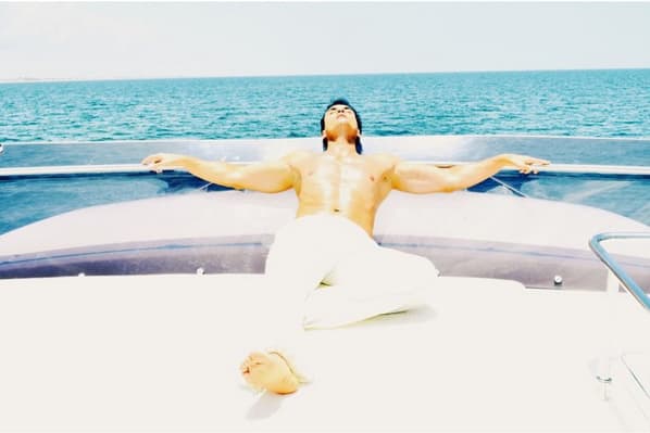 Pero las fans agradecen ese tipo de imágenes, pues no cabe duda que sube la temperatura de las redes sociales.