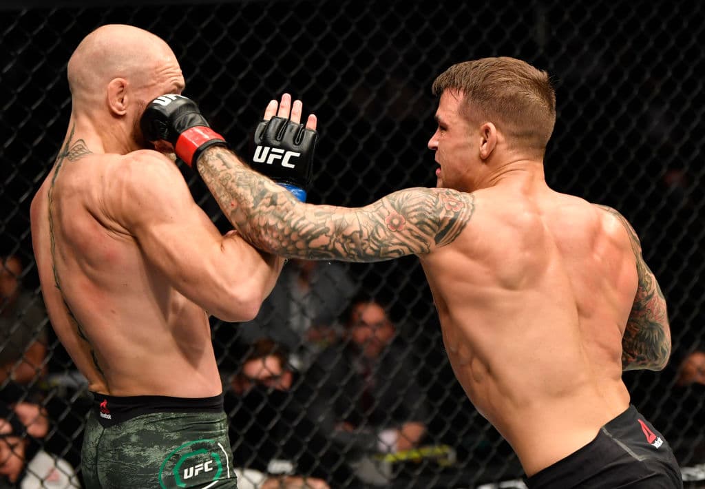 En combate de peso ligero, Conor McGregor cayó a la lona a la mitad del segundo asalto. Dustin Poirier venció al irlandés por TKO.