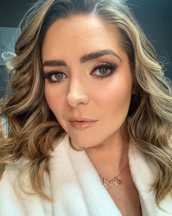 <b><a href="https://www.univision.com/famosos/ariadne-diaz-sufre-el-fallecimiento-de-su-hermana-amada-y-recibe-consuelo-de-sus-amigos-famosos-fotos" target="_blank">Ariadne Díaz sufrió la pérdida de su prima, Cynthia Raygoza Díaz</a></b>, el pasado 23 de julio. La fotógrafa falleció a consecuencia del condroblastoma (tumor óseo) en la columna que padeció por más de 7 años.