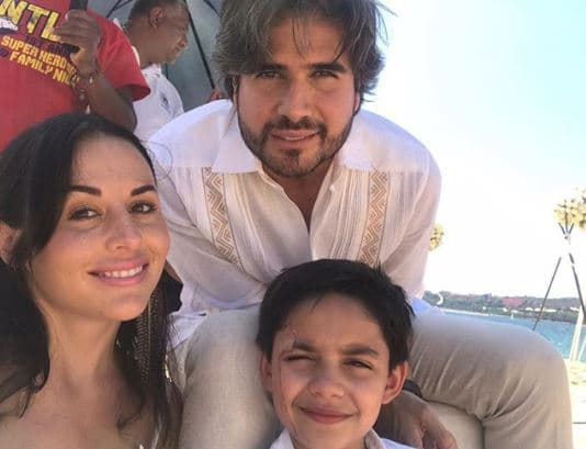 "[...] Ruy Gaytán Jr., a parte de ser un extraordinario, es un ángel en mi vida y me permitió con su amor, ternura, sencillez, generosidad, alegría y sensibilidad durante dos años ser no solo su papá, sino su compañero, camarada, cómplice y amigo [...]", aseguró el protagonista de 'Mi marido tiene más familia'.