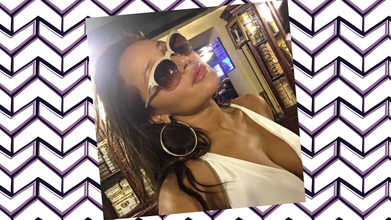 Jazmín y Adrianne parecen hermanas. Las dos cantan, bailan y aman los selfies. No dejes que las raíces mexicanas fool you. Jazmín también tiene sabrosura, muy al estilo de las raíces cubanas de Adrianne. Y guess what? Las dos han participado en shows de Univision: Jazmín lo hizo con Latinas VIP y Adrianne fue una de las invitadas en la segunda temporada de Mira Quién Baila.