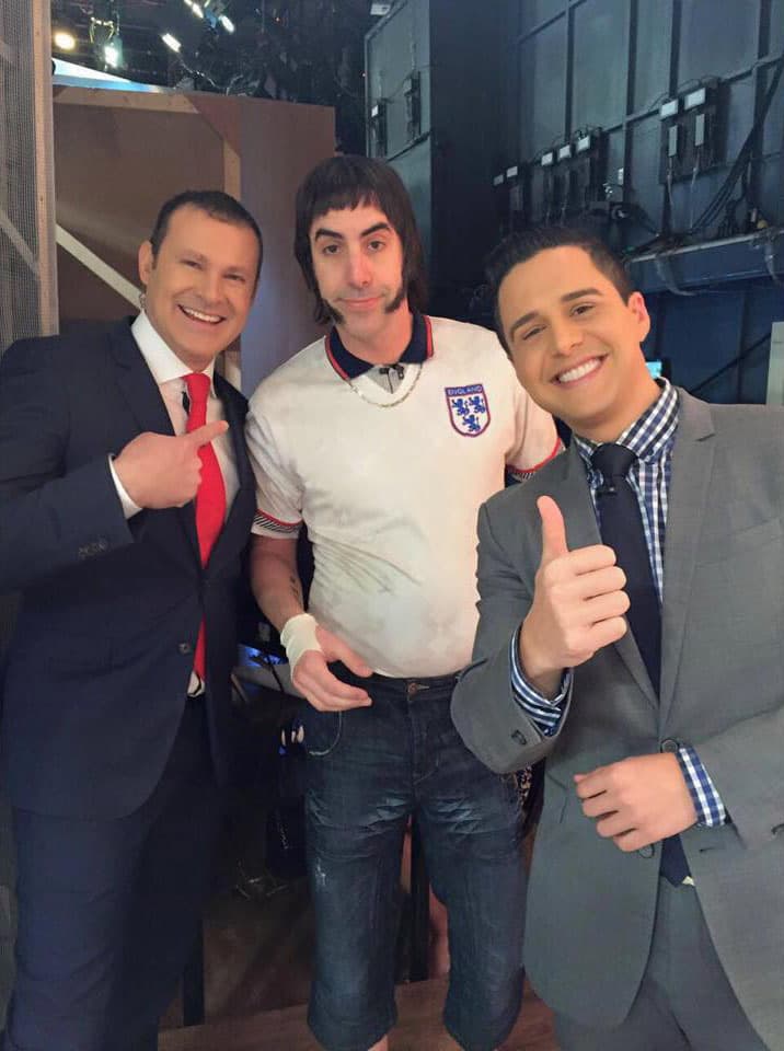 Cuando Hollywood nos invade en Despierta América. Aquí la foto del recuerdo de Sacha Baron Cohen con Alejandro Chabán y Alan Tacher.