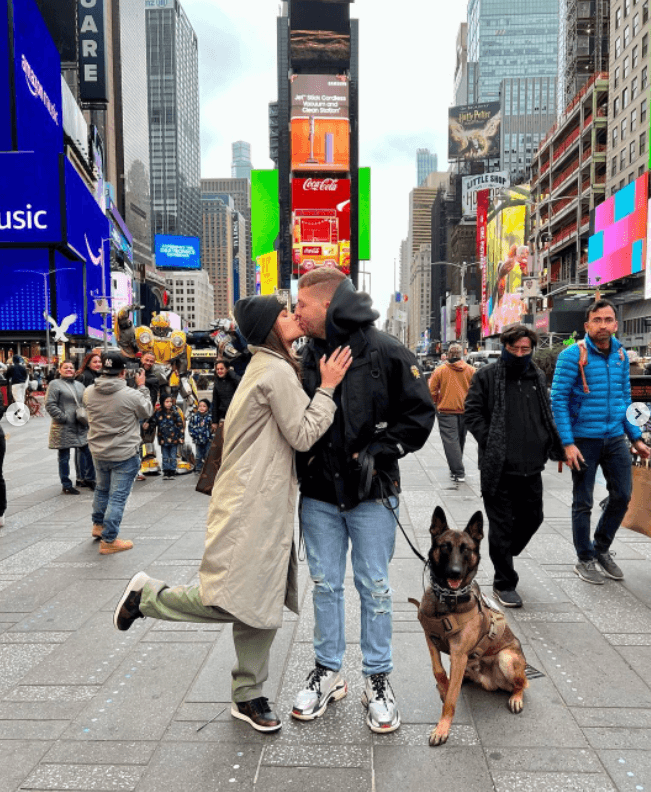 "Estamos en preparativos, 
<b>es un proceso largo</b>", comentó la también actriz, mientras disfruta la vida al lado del hombre que la hace feliz. 
<br>
