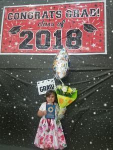 En el 2018 Laisha Márquez se graduó de la primaria.