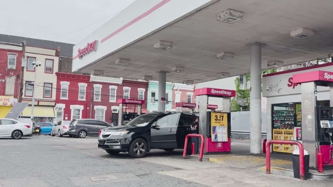 “Trump debe parar la guerra”, alza de costo de gasolina golpea bolsillos de habitantes de Filadelfia