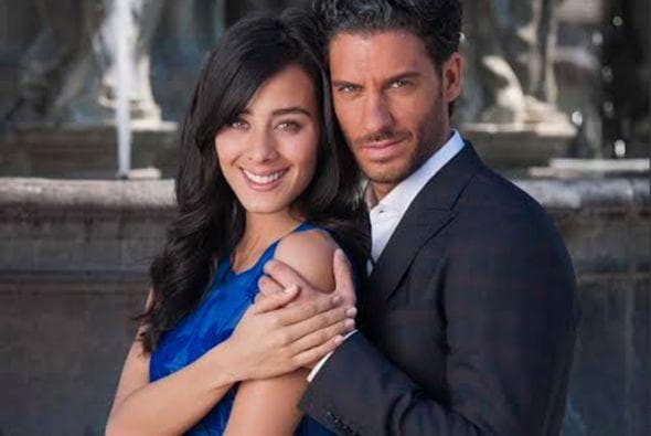 Junto con Esmeralda Pimentel, actualmente nos mantiene al borde del asiento con tanta intriga en 'El Color de la Pasión'.