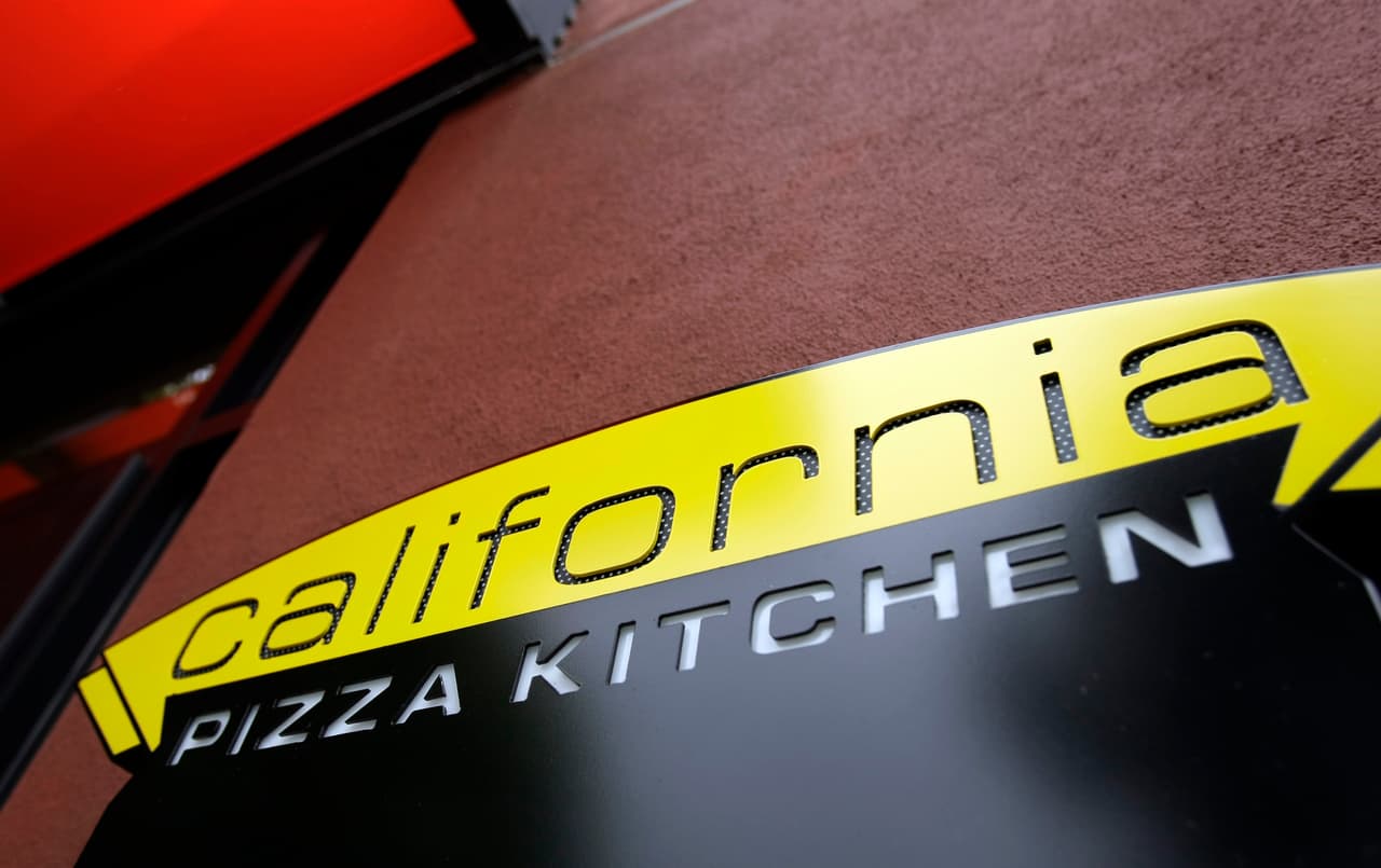 La cadena de comida rápida, California Pizza Kitchen, con 35 años de historia, informó el 30 de julio a través de un 
<a href="https://www.cpk.com/documents/1/2020/PressRelease_Restructuring" target="_blank">comunicado</a> que presentó el Capítulo 11 de bancarrotas, explicando que el proceso le ayudará a "reducir su carga de deuda a largo plazo y salir rápidamente de la bancarrota como una compañía mucho más fuerte".