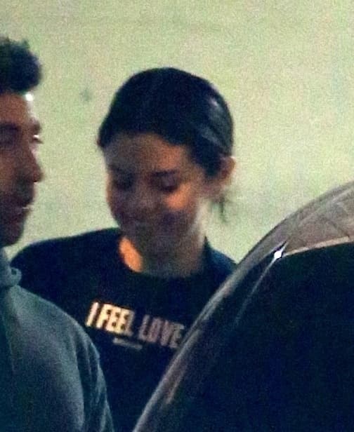 "Siento amor", declara Selena Gomez desde su camisa.