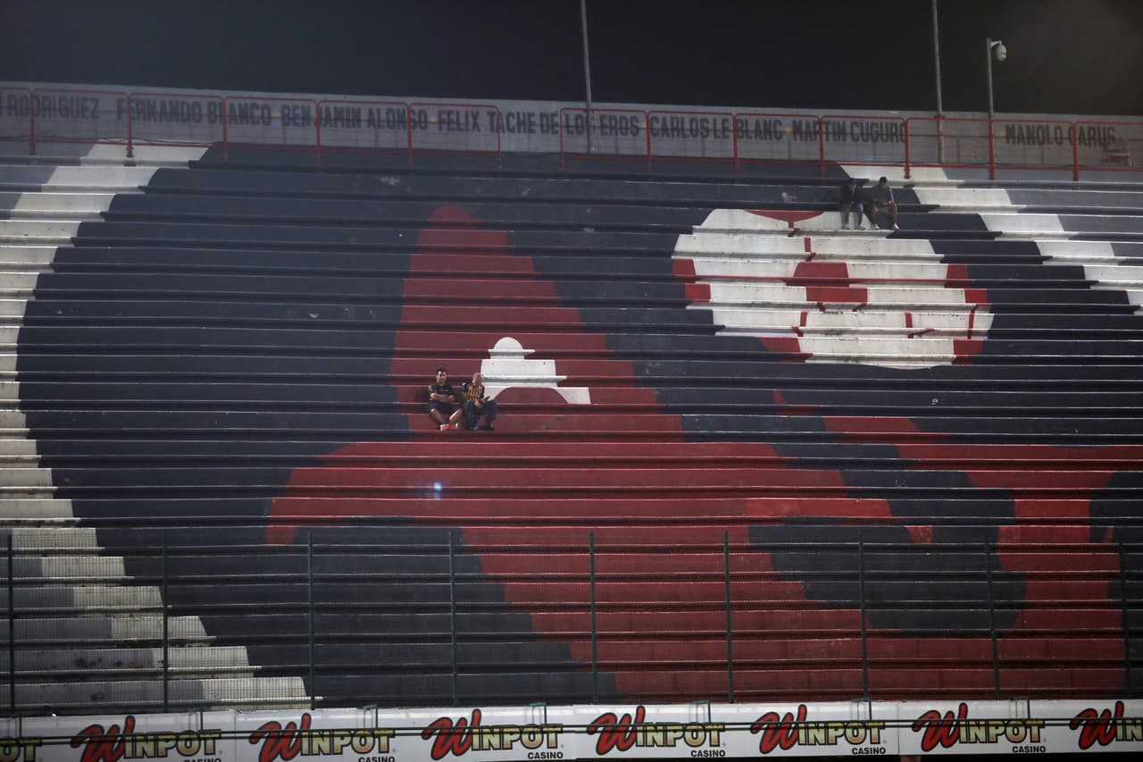 Ante la falta de pagos, los futbolistas de Veracruz deciden no jugar la Jornada 14 ante Tigres como parte de la protesta por los adeudos.