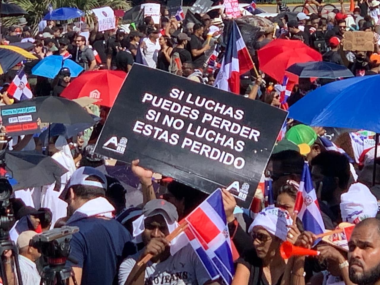 Miles de personas exigían que se respete la democracia en el país y se realice un proceso de elecciones transparente. 
<br>
<br>