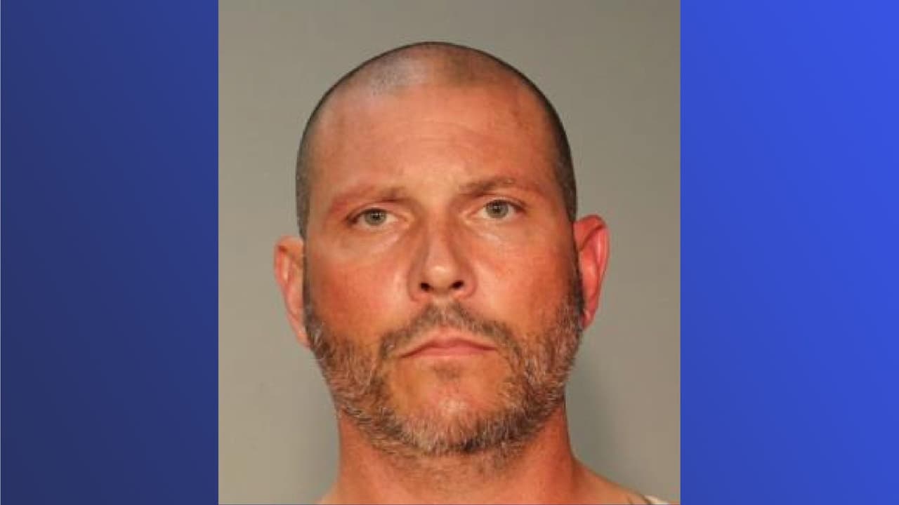 Arrestan a sospechoso de regar miles de clavos en vecindarios y estacionamientos de Dallas