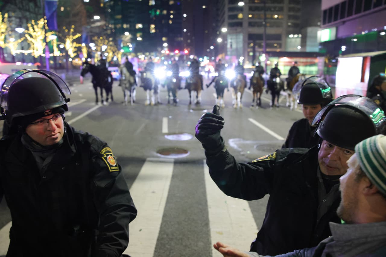 - 
<b>Se realizaron otros cuatro arrestos por delitos</b> que incluyen asalto agravado (2 arrestos), poner en peligro imprudentemente a otra persona (1 arresto) y conducta desordenada de tercer grado (1 arresto).