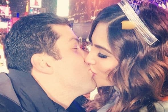 Trabajando o en casa con familia y amigos, los famosos de Univision se la pasaron de lo mejor despidiendo el 2014. ¡A celebrar, como debe ser!