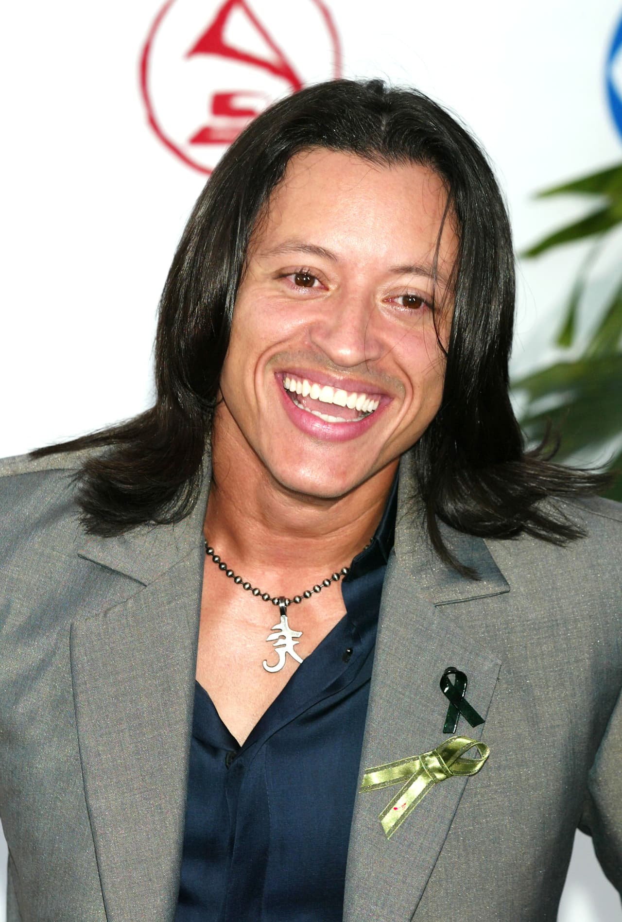 Otro de los grandes temas de ese momento fue ‘Suavemente’ de Elvis Crespo, 'Algo Tienes' de Paulina Rubio. 'Bomba' de Azul Azul, 'Dos locos' de Monchy y Alejandra, 'Guasa, Guasa' de Tego Calderón, así como dos temas de Celia Cruz: 'La Vida Es Un Carnaval' y 'La Negra Tiene Tumbao'