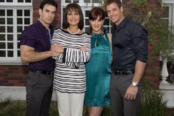 En 'Sortilegio', 
<b><a href="http://www.univision.com/temas/daniela-romo">Daniela Romo</a></b> fue mamá de 
<b><a href="http://www.univision.com/temas/chantal-andere">Chantal Andere</a></b>, teniendo varias facciones y gestos en común.