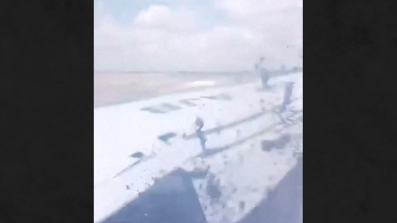 El instante en que un avión con un ministro a bordo casi se estrella durante el aterrizaje