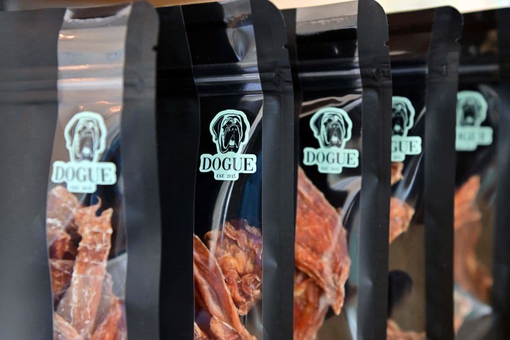 Pero la apertura de este exclusivo restaurante para perros representó para otros todo lo que está mal con San Francisco y muchos usuarios de las redes sociales dijeron que la ciudad trata mejor a los perros que a las personas.