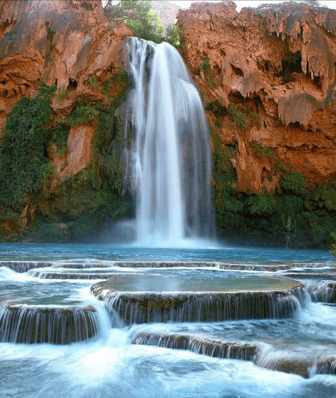 Las 
<b>cataratas de Havasu</b> atraen cada año a miles de visitantes por su incomparable belleza y el azul turquesa de sus aguas; sin embargo, conocerlas no es tan sencillo.