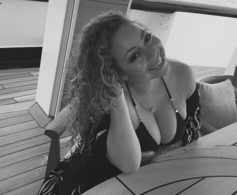 Y es que con esa sonrisa de 'oreja a oreja' es fácil adivinar que Mariah está que muere de amor por James. Pero de bebé, no hay nada. La pareja lo desmintió tan pronto se difundió el reporte.