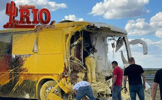 El 11 de septiembre, los músicos del Conjunto Río Grande se dirigían a una presentación en el estado de San Luis Potosí, cuando su autobús chocó contra un vehículo que pintaba en la carretera.