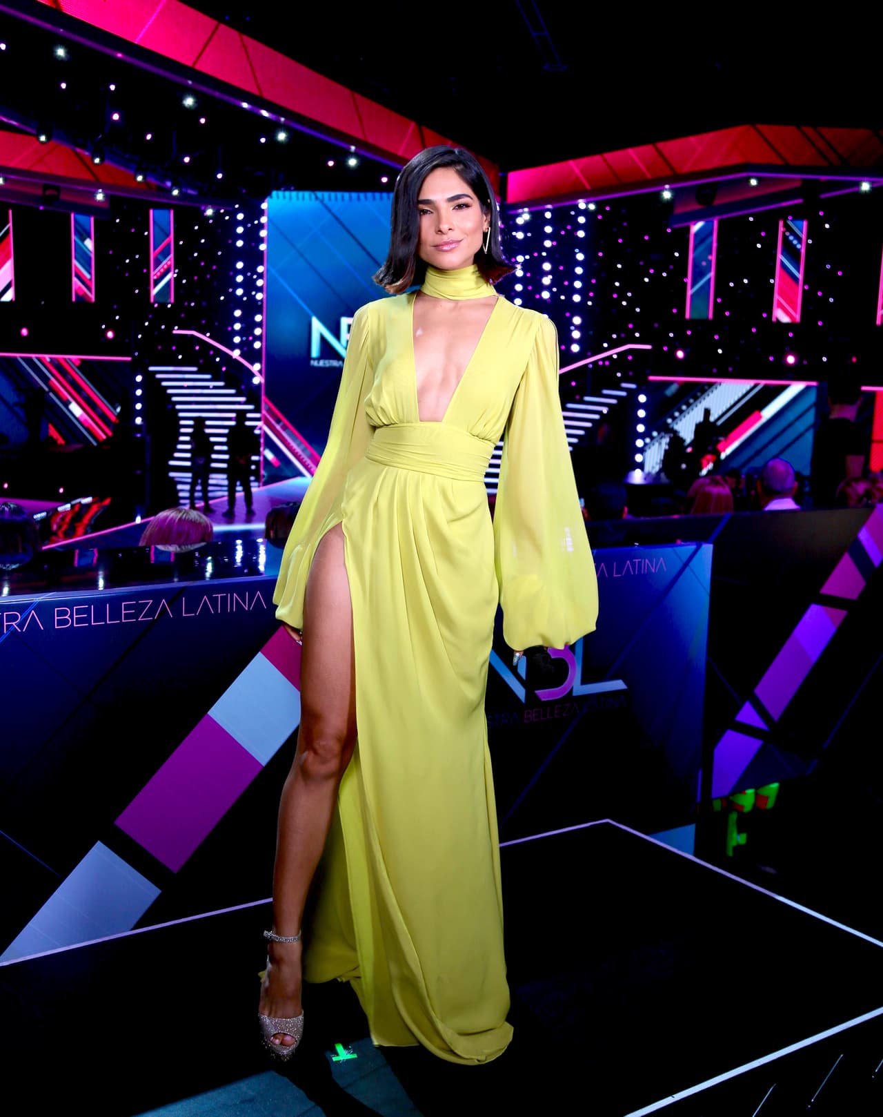 Ale Espinoza nació el 27 de marzo de 1987 en Tijuana, México, pero en 2011 migró a California, donde trabajó en un restaurante de comida rápida y ocupó su tiempo libre para participar en concursos de belleza.