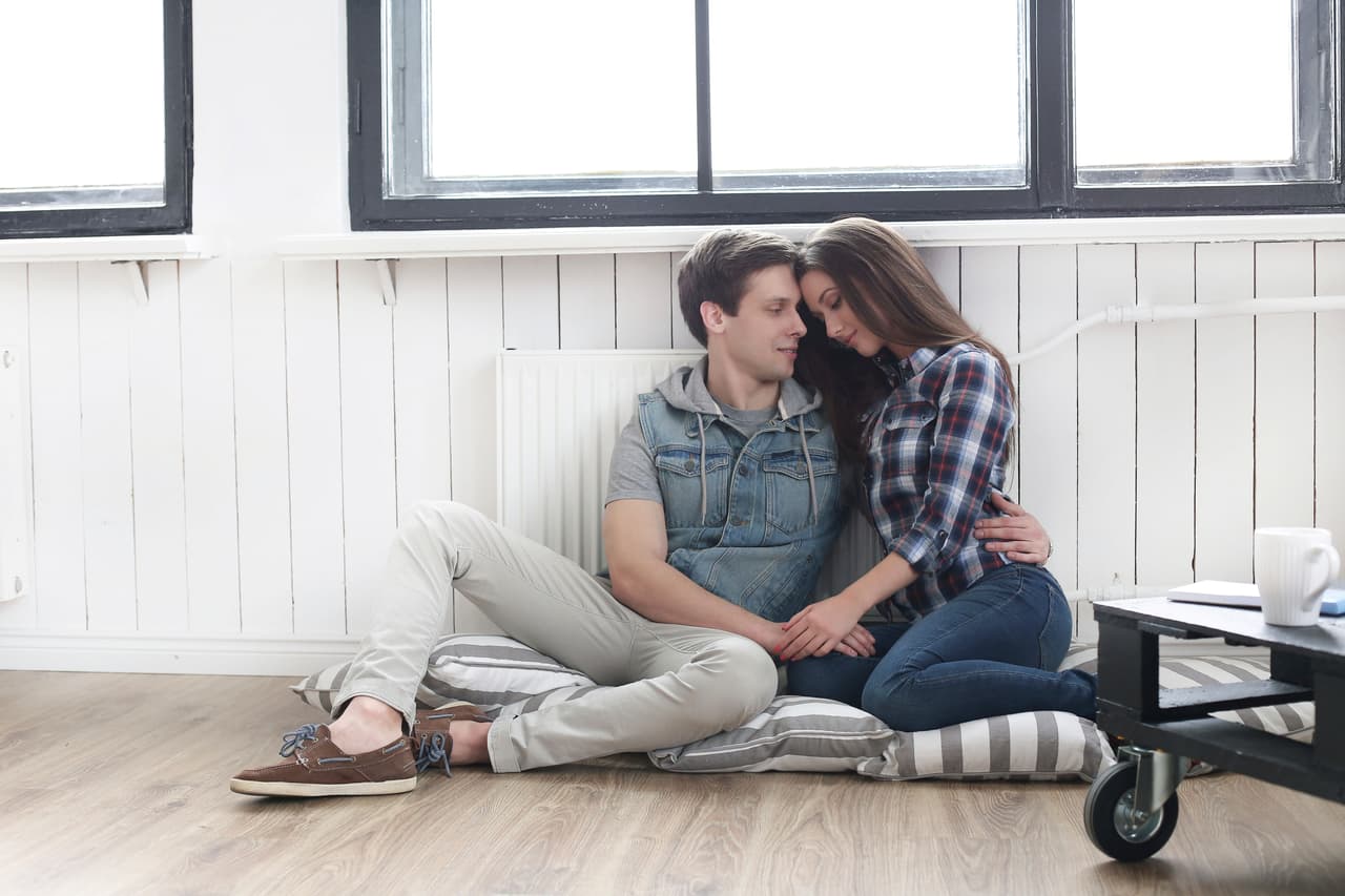 <b>Acuario</b>
<br>Este es el abrazo por el abrazo. Como representantes de la universal y humanitaria Era de Acuario, no hay límites para las “abrazaderas”. Los acuarianos abrazan de derecha e izquierda, indiscriminadamente, demostrando a todos su naturaleza filantrópica.