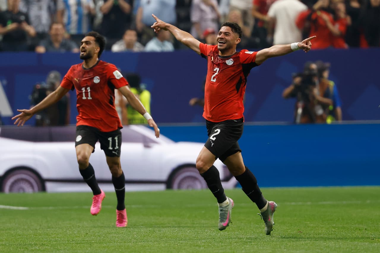 Yasser Ibrahim (2) de Egipto celebra el primer gol de su selección durante el partido de octavos de final de la Copa Mundial de Fútbol entre Argentina y Egipto en Atlanta, el martes 7 de julio de 2026.