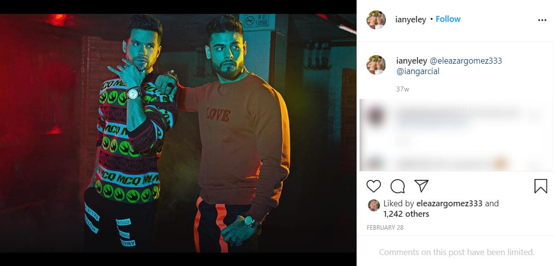 Además de ser actor, Eleazar Gómez es cantante y forma parte del proyecto musical 
<b>Ianyeley, un dueto urbano </b>que conforma junto a 
<b>Ian García</b>, exintegrante de la agrupación Wapayasos.
<br>