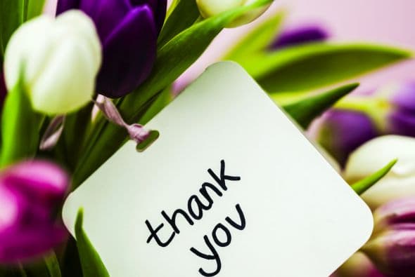 "Recuerdo que cuando era pequeña, mis padres luego de una boda, enviaban una nota o llamaban al anfitrión para agradecerles por la fiesta. Me casé hace unos meses ¡y sólo me llamaron mis amigas para preguntarme si tenía resaca!", así lo admite Florencia, diseñadora gráfica de 32 años.