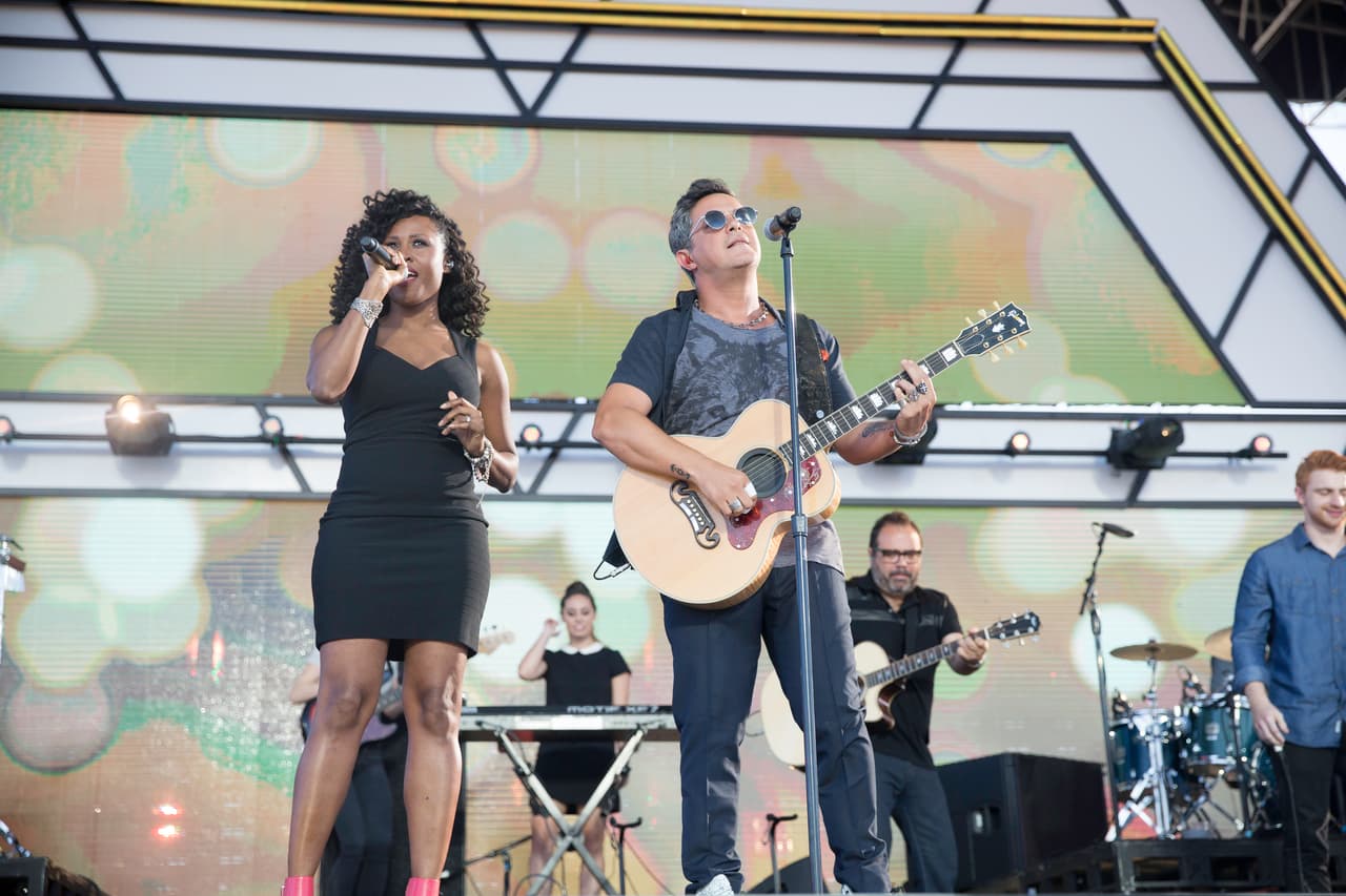 "Si en alguna ocasión me he topado con alguna frontera siempre he intentado derribarla desde el respeto", dijo el cantante español Alejandro Sanz en una entrevista previa al concierto. Foto: David Maris.