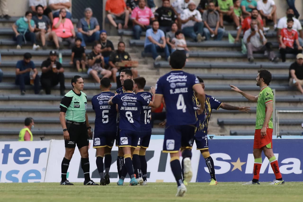 Un gol de Alan Medina al 57’ le permitió a FC Juárez rescatar el empate en casa ante el Atlético San Luis en duelo adelantado de la Jornada 16 del Apertura 2022. Previamente, Sabin Merino había adelantado a los visitantes por la vía de los 11 pasos al 22’.