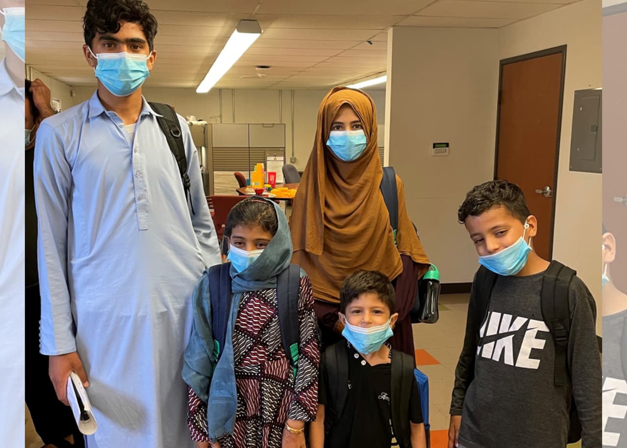 Austin ISD le da la bienvenida a una familia de refugiados de Afganistán 