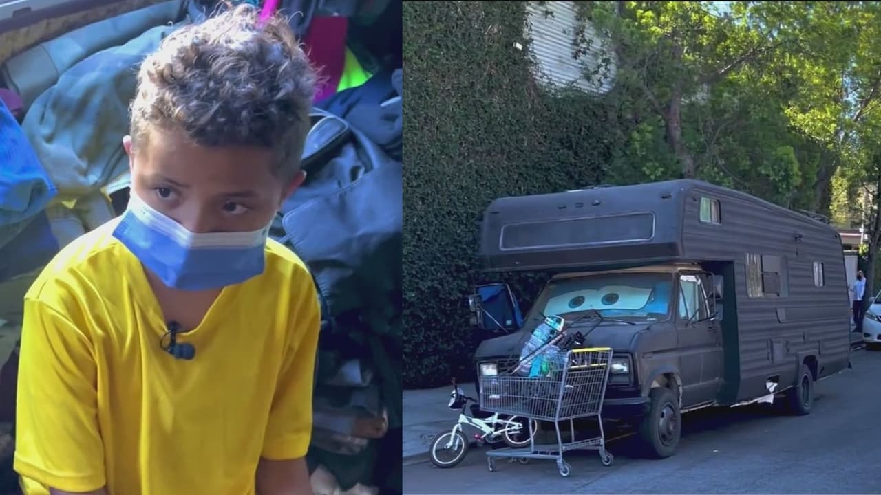 “Hace mucho frío en la noche”: Familia hispana se quedó en la calle y ahora vive en un tráiler