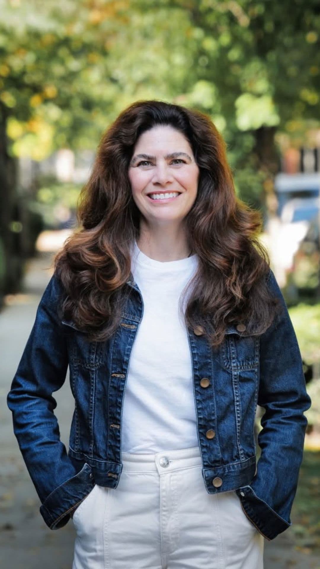 La doctora Lisa Nee, cardióloga intervencionista, exenfermera de UCI, sobreviviente de cáncer de mama y denunciante del hospital VA Hines, anunció su candidatura el 7 de julio de 2026. Criada en Humboldt Park, se presenta como outsider de la política de máquina. Prioriza asequibilidad para familias trabajadoras, liderazgo confiable para una ciudad más segura y responsabilidad fiscal para no legar deuda a las próximas generaciones.