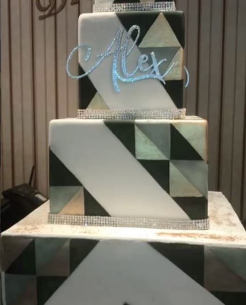El pastel del exbeisbolista contó con cuatro pisos, estuvo inspirado en el estilo art deco y también llevó cristales Swarovski.