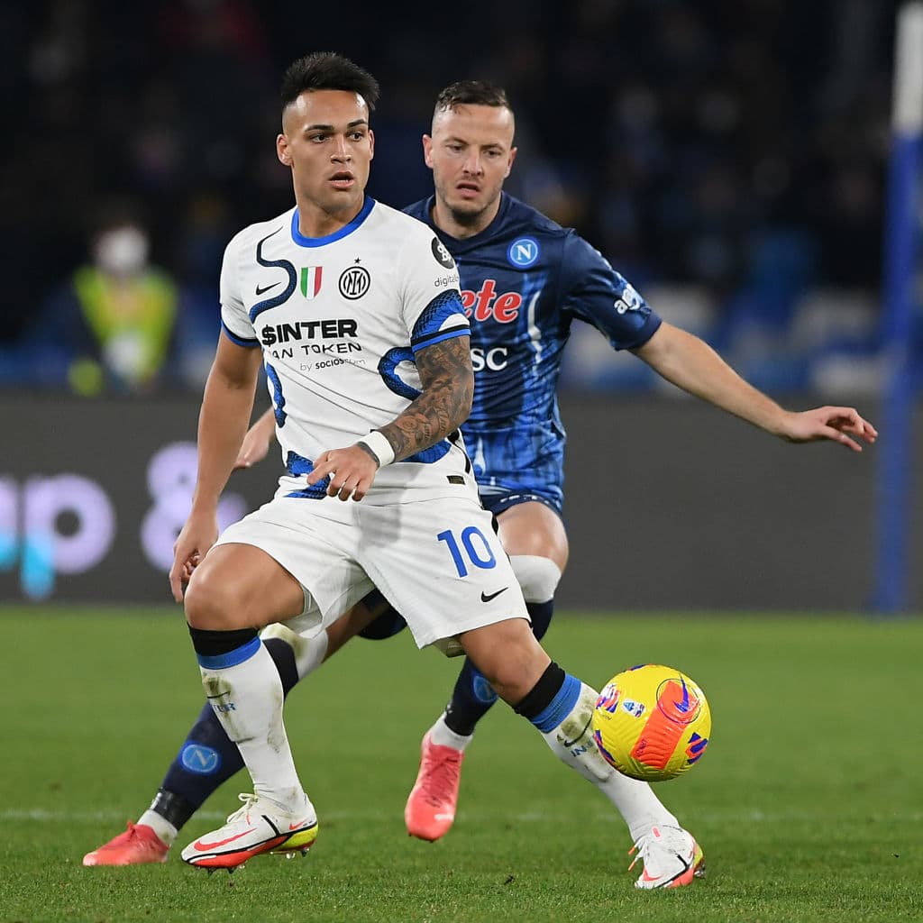 Napoli no logra aguantar la ventaja frente al Inter y terminan empatando 1-1 en el Estadio Diego Armando Maradona.