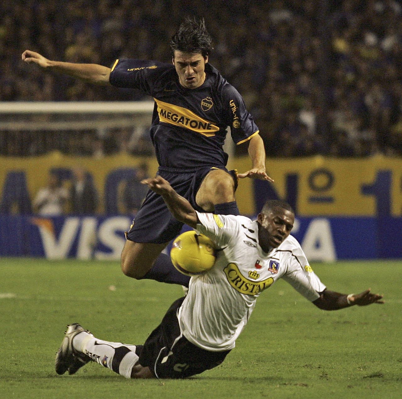 A través del TAS, Boca Juniors obtuvo dos millones de dólares del Atlético Mineiro cuando el club brasileño dejó en libertad al defensor paraguayo Julio César Cáceres. Boca aún conservaba el 50% de los derechos de Cáceres cuando el Mineiro lo dejó libre.