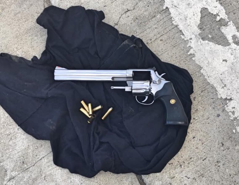 Revólver Mágnum 357 con tres cartuchos quemados.